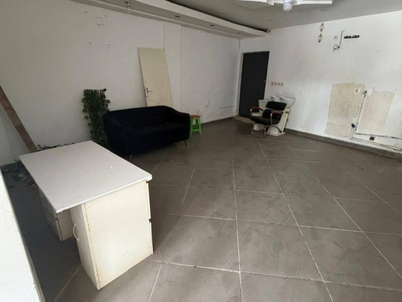 À LOUER – MAGASIN COMMERCIAL À ANGRÉ