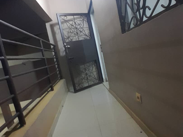 À LOUER – VILLA DUPLEX 9 PIÈCES À COCODY ANGRÉ DJOROGOBITÉ 1 (NOUVEAU CHU)