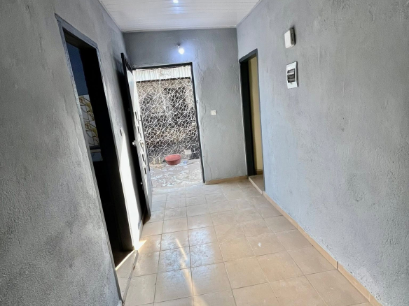 Studio disponible à Abobo N’dotré Trainou loin du goudron
