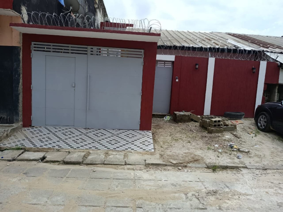 Vente de villa DUPLEXES Angré pharmacie les allé Dans une cité sécurisée Villa d