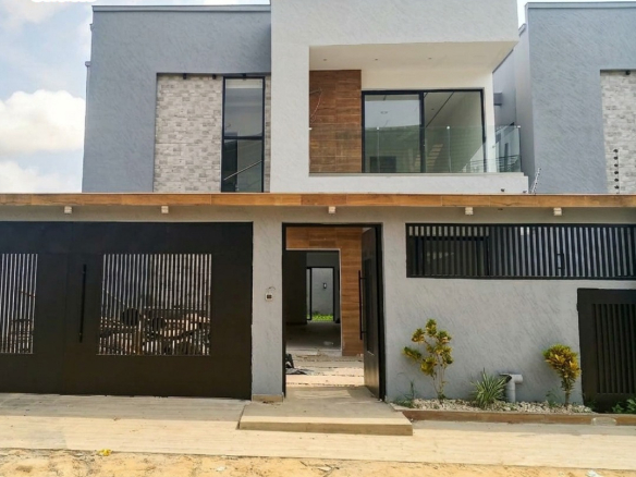 Duplex de 6 Pièces à Bingerville – En Vente